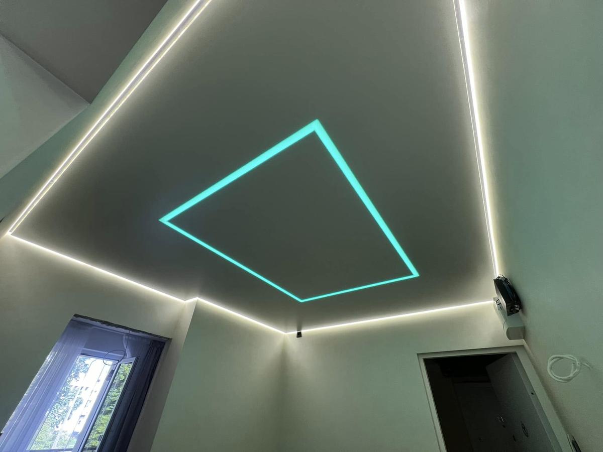 Sufit napinany z led